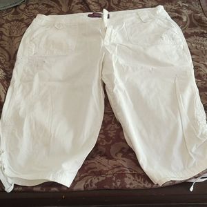 White capris Gloria Vanderbilt size 18